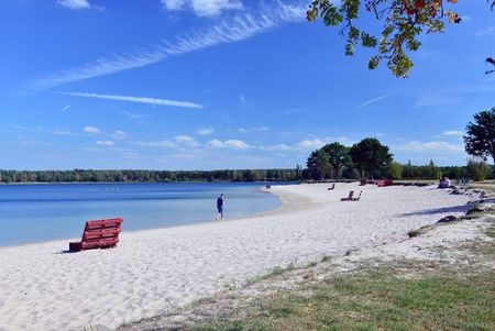 Palettenmöbel am Strand am Tankumsee in Isenbüttel.