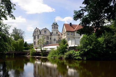 Gebäude Gifhorner Schloss und Schlossgraben.