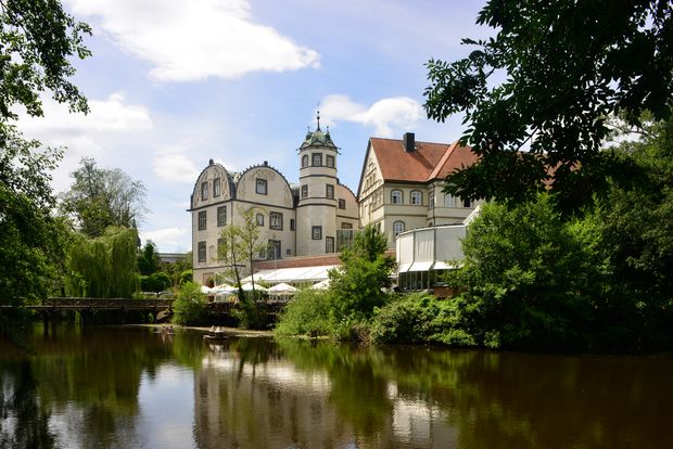 Gebäude Gifhorner Schloss und Schlossgraben.